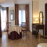 Hotel Y Arias 3*