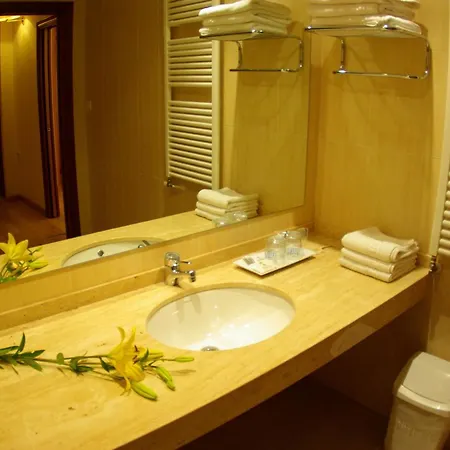 Y Arias Hotel