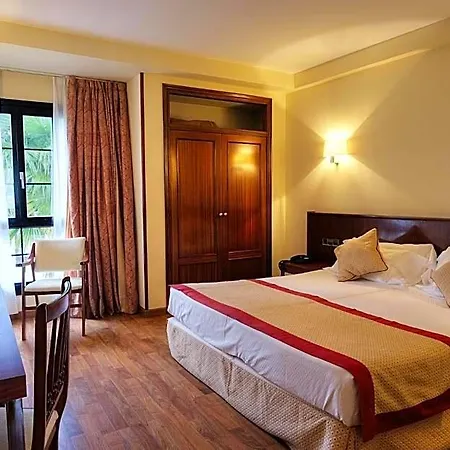 Hotel Y Arias