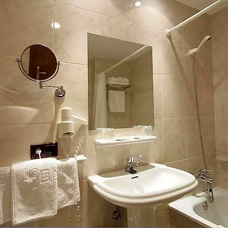 Hotel Y Arias