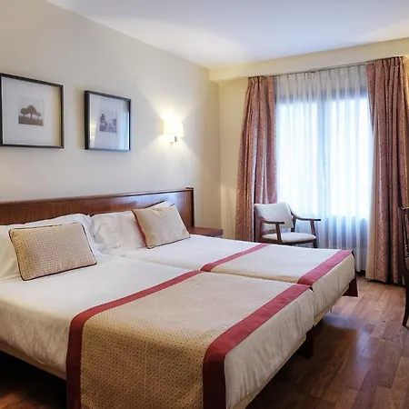Y Arias Hotel 3*