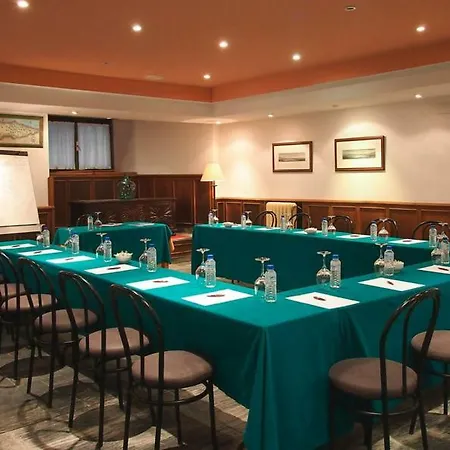 Hotel Y Arias 3*