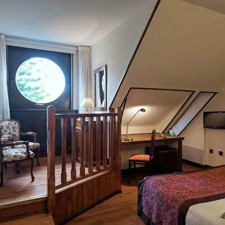 Y Arias Hotel