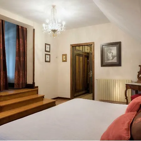 Hotel Y Arias 3*