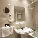 Y Arias Hotel 3*