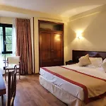 Hotel Y Arias 3*